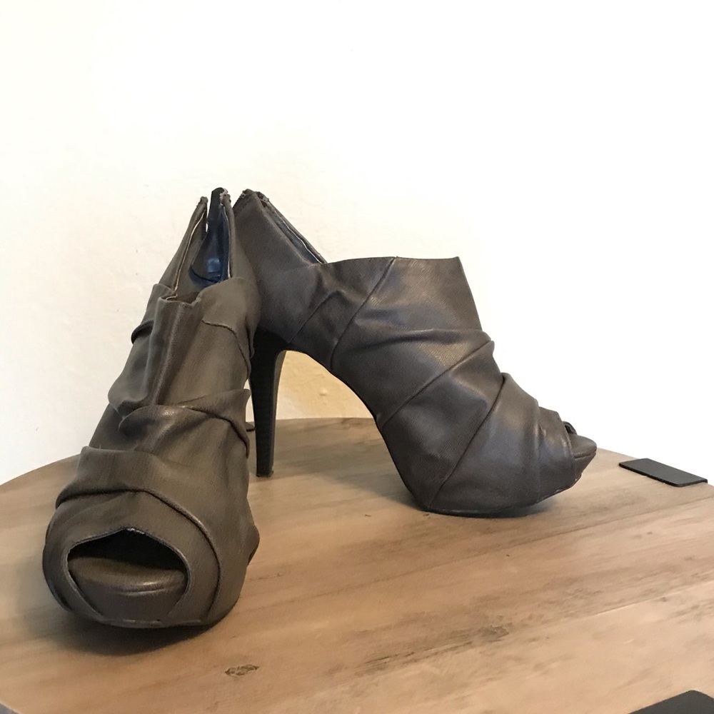 Vera Wang Open-toe High Heels